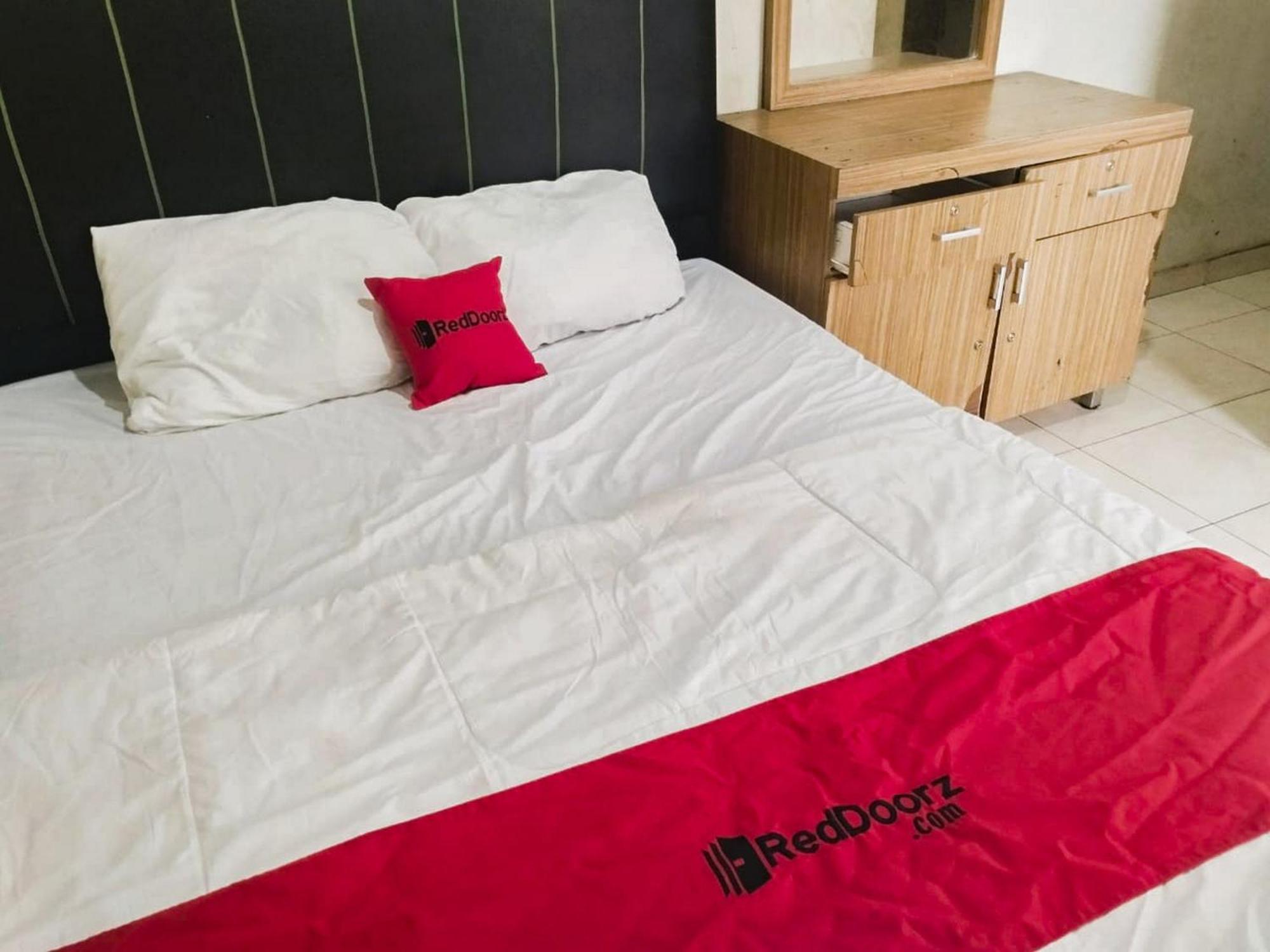 Reddoorz At Jalan Diponegoro Bandar Lampung Hotel Екстериор снимка